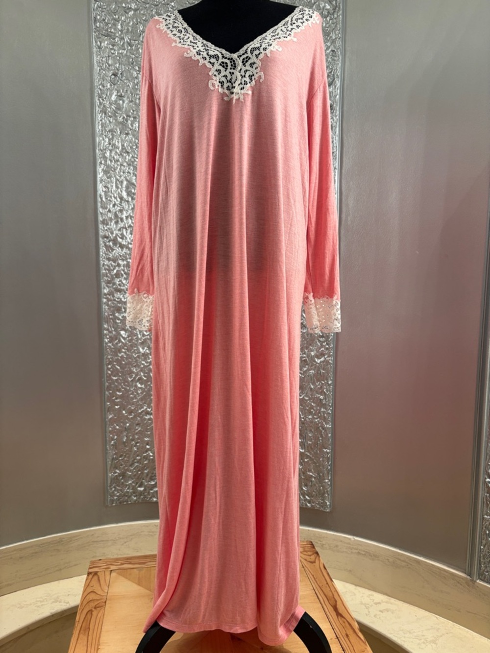 NEOT Naturi Long Pink Lace-Trim Nightgown